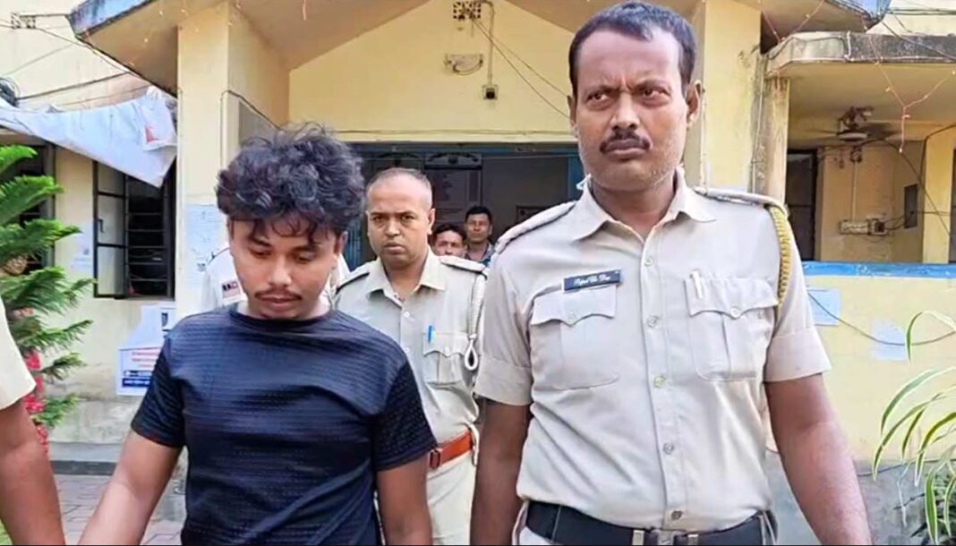 ‘আমার মেয়ের অপরাধীদেরও এনকাউন্টার হোক’! বারুইপুর-গাইঘাটায় জমা-খরচের পর প্রতিক্রিয়া রত্নার ‘আমার মেয়ের অপরাধীদেরও এনকাউন্টার হোক’! বারুইপুর-গাইঘাটায় জমা-খরচের পর প্রতিক্রিয়া রত্নার