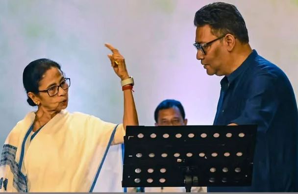 ‘মমতার তানসেন’ ইন্দ্রনীল? লাল পতাকা না ছাড়ার প্রতিজ্ঞা করেও ‘মমতার তানসেন’ ইন্দ্রনীল? লাল পতাকা না ছাড়ার প্রতিজ্ঞা করেও