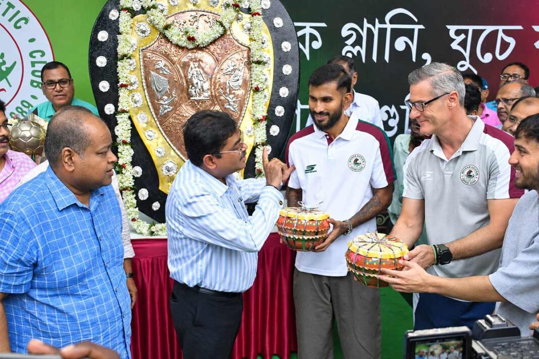 সবুজ-মেরুনের শিল্ডজয়ের সেলিব্রেশনে সুখবর! যুবভারতী ব্যবহারে টাকা দিতে হবে না ইস্ট-মোহনকে সবুজ-মেরুনের শিল্ডজয়ের সেলিব্রেশনে সুখবর! যুবভারতী ব্যবহারে টাকা দিতে হবে না ইস্ট-মোহনকে