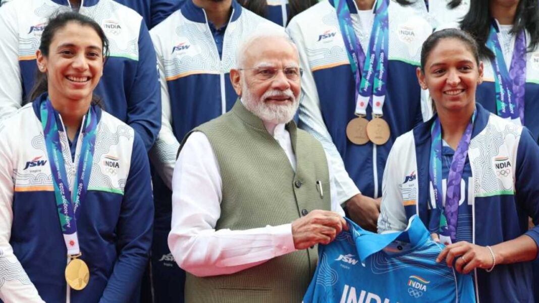 এশিয়াডের পদকজয়ীদের সঙ্গে দেখা করলেন মোদী! প্রধানমন্ত্রীর হাতে জার্সি তুলে দিলেন হরমনপ্রীত, হাজির শ্রেয়সেরাও এশিয়াডের পদকজয়ীদের সঙ্গে দেখা করলেন মোদী! প্রধানমন্ত্রীর হাতে জার্সি তুলে দিলেন হরমনপ্রীত, হাজির শ্রেয়সেরাও