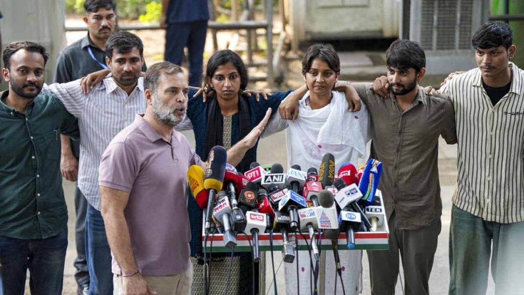 পুলিশি ‘নির্যাতন’ নিয়ে সরব রাহুল এবং পড়ুয়ারা‘! যৌনাঙ্গে আঘাত’, কানে থাপ্পড় খেয়ে কেউ ‘হারিয়েছেন শ্রবণশক্তি’! পুলিশি ‘নির্যাতন’ নিয়ে সরব রাহুল এবং পড়ুয়ারা‘! যৌনাঙ্গে আঘাত’, কানে থাপ্পড় খেয়ে কেউ ‘হারিয়েছেন শ্রবণশক্তি’!