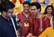 চোরবাগানে চোখের জল! ‘মহারাজ অষ্টমি’তে বায়োপিকের প্রচার?বিষাদের আবহে আনন্দিত সৌরভ ম্যাডক্সের মণ্ডপে ঢাক বাজালেন!