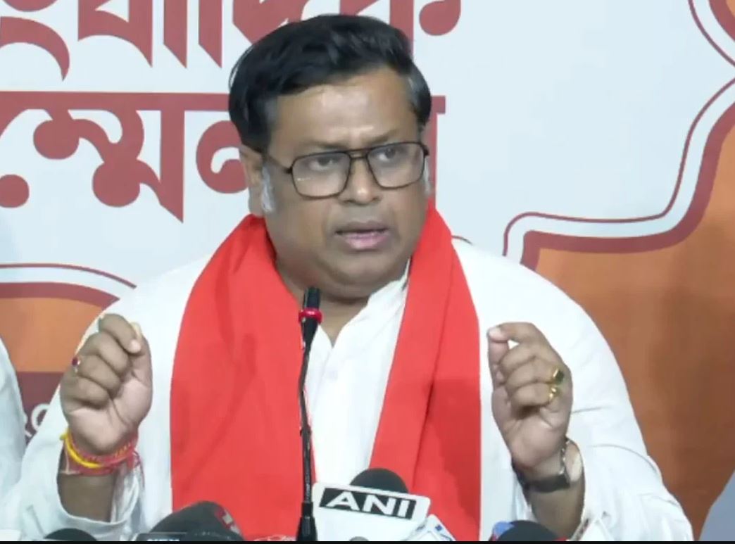প্রার্থী নির্বাচনে ড্রপ বক্স বিজেপির! নতুন কলকাতা গড়তে সমাজের কৃতীদের প্রার্থী হওয়ার বার্তা সুকান্তর প্রার্থী নির্বাচনে ড্রপ বক্স বিজেপির! নতুন কলকাতা গড়তে সমাজের কৃতীদের প্রার্থী হওয়ার বার্তা সুকান্তর